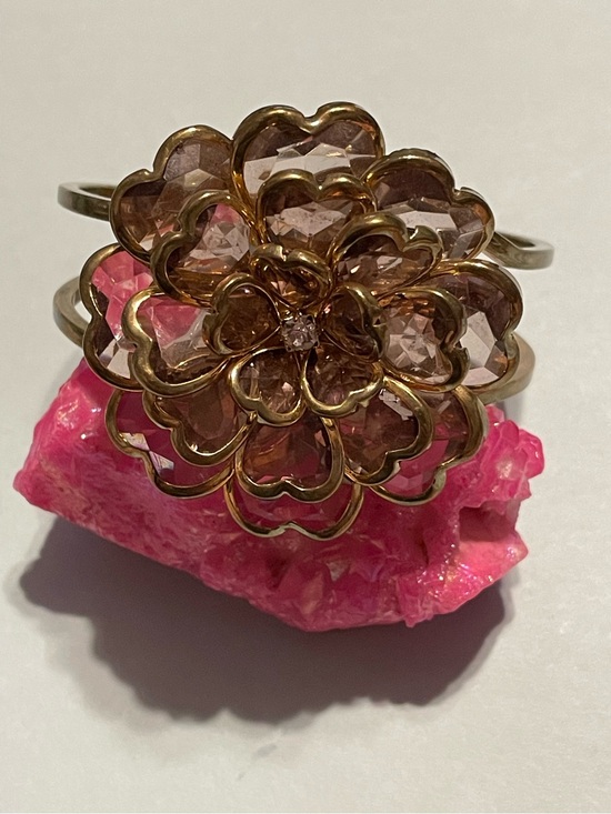 Unique Vintage Jewelry - Vintage Heart Gold Tone Statement Flower Clamper Bracelet #9373